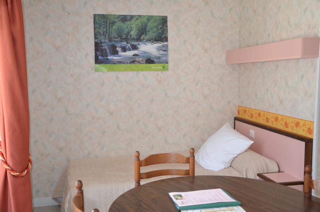 Logis Auberge De L'Allagnonette Saint-Poncy Ngoại thất bức ảnh